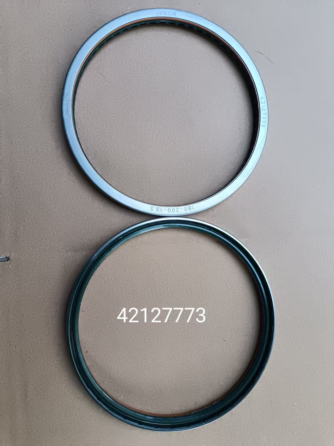 Wheel hub oil seal 42127773 for IVECO - 图片 1